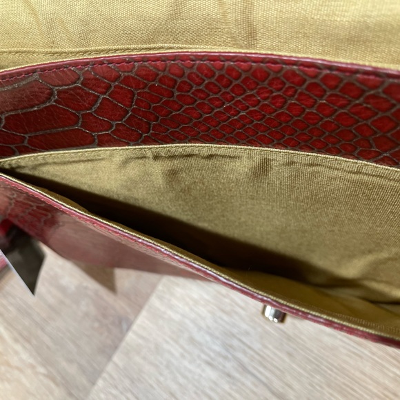 NEW HOBO International Red Croc Embossed Crossbody - Picture 8 of 10